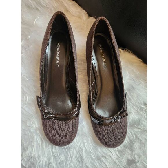Fashion Bug Womens Size 7.5 Brown Fabric Slip On 3" Heel Pump - Picture 2 of 8